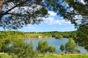 Lire la suite à propos de l’article Le parking du lac du Crès devient payant