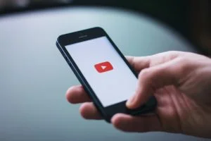 Lire la suite à propos de l’article La dernière vidéo de Rémi Gaillard sur les JO fait le buzz !